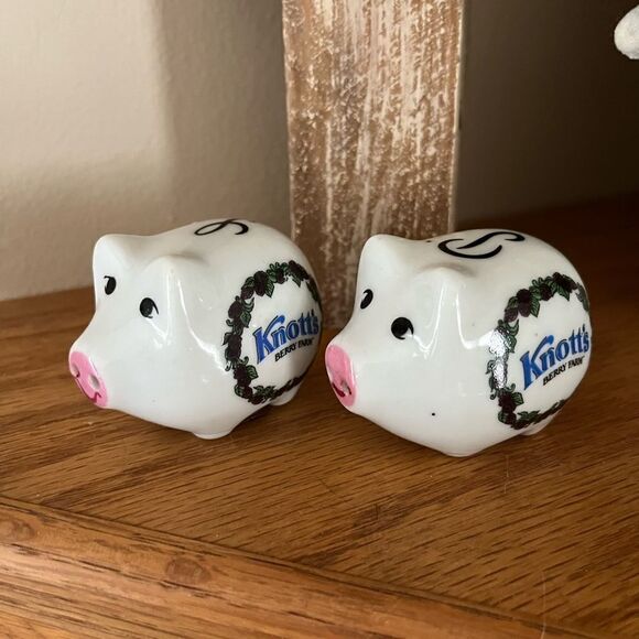 Vintage Knott's Berry Farm Piggy Floral Salt &‎ Pepper Shakers Set Of 2 - Picture 1 of 4